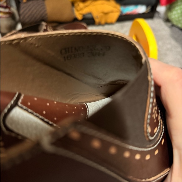 L'ATISTE Women's Brown Mules with Stitch Detail - Picture 5 of 7